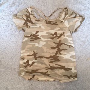 Alya camp top with cute neckline